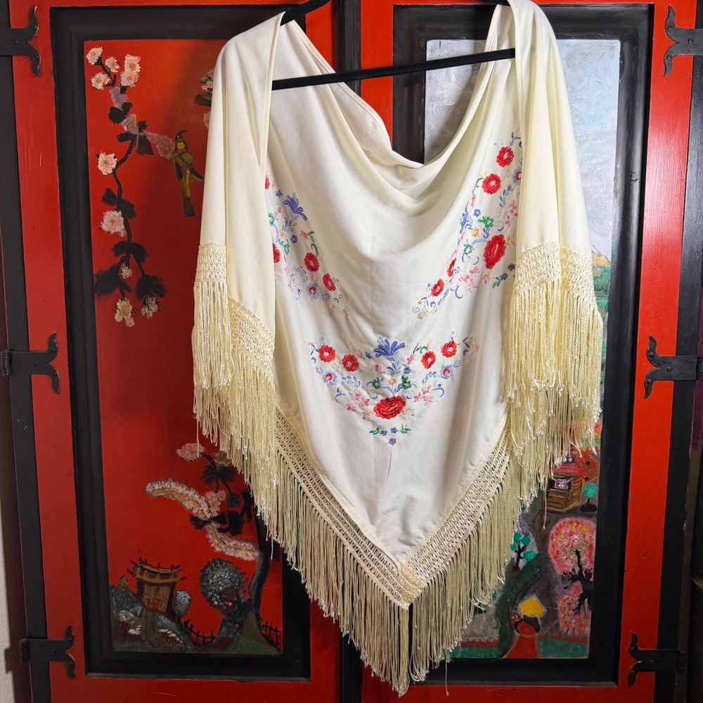 VTG 70s Boho Cream Floral Embroidered Whimsy Prairie Fringe Hem Shawl One Size - Picture 7 of 13